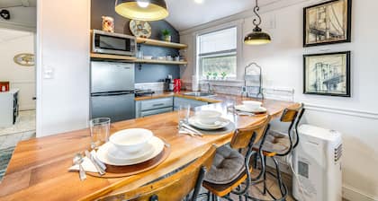 Cozy Decatur Cabin w/ Views ~ 1 Mi to Riverfront!
