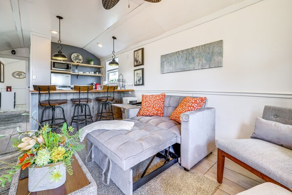 Interior - Cozy Decatur Cabin w/ Views ~ 1 Mi to Riverfront! (Decatur)