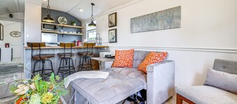 Cozy Decatur Cabin w/ Views ~ 1 Mi to Riverfront!