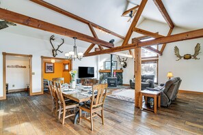 House (4 Bedrooms) | Interior - Beautiful Wasilla Home Rental w/ Deck & Gas Grill! (Wasilla)
