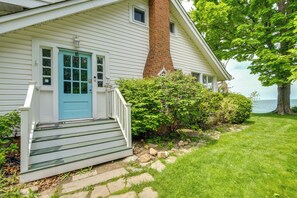 Cottage (4 Bedrooms) | Interior - Coastal Lake Erie Cottage w/ Amazing Water Views! (Euclid)