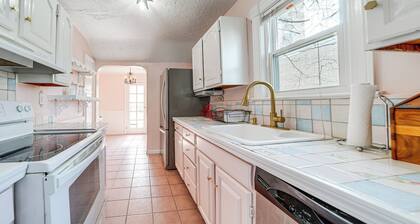 Coastal Lake Erie Cottage w/ Amazing Water Views!