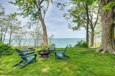 Coastal Lake Erie Cottage w/ Amazing Water Views!