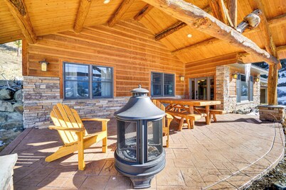 Remote Mountainside Cabin By Stillwater River
