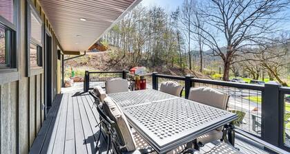 Modern Cabin w/ Hot Tub: Near Tail of the Dragon!