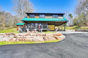 House (2 Bedrooms) | Interior - Modern Cabin w/ Hot Tub: Near Tail of the Dragon! (Tallassee)