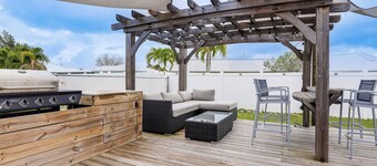 Pet-friendly Fort Pierce Home w/ Pool & Kayaks!