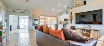 Pet-friendly Fort Pierce Home w/ Pool & Kayaks!