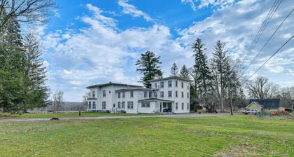 Quiet Owego Getaway Near Main Street & Riverwalk!