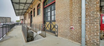 Pet-friendly Texarkana Studio in The Historic 1894