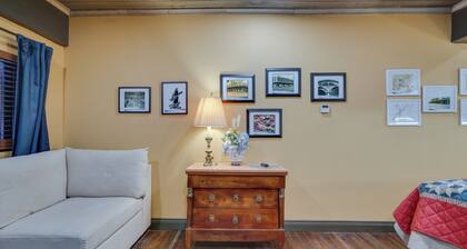 Pet-friendly Texarkana Studio in The Historic 1894