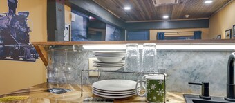 Pet-friendly Texarkana Studio in The Historic 1894