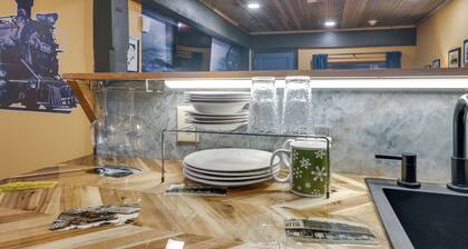 Pet-friendly Texarkana Studio in The Historic 1894