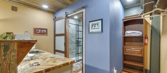 Pet-friendly Texarkana Studio in The Historic 1894