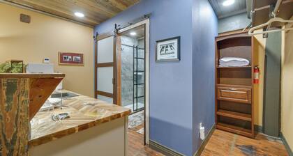 Pet-friendly Texarkana Studio in The Historic 1894