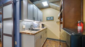 Apartment (0 Bedroom) | Interior