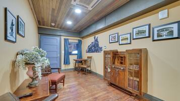 Apartment (0 Bedroom) | Interior