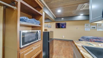 Apartment (0 Bedroom) | Interior