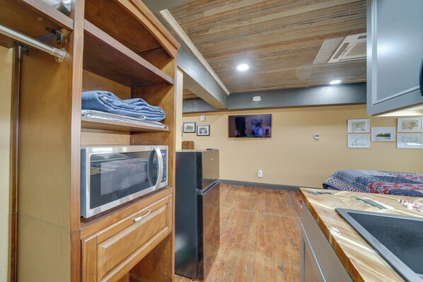 Apartment (0 Bedroom) | Interior