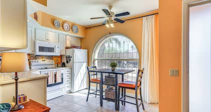 Charming Green Valley Townhome w/ Community Pool!