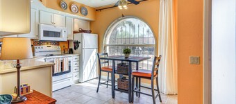 Charming Green Valley Townhome w/ Community Pool!