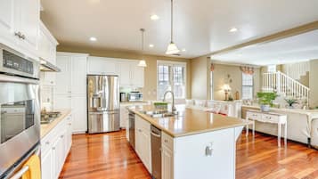 House (4 Bedrooms) | Interior