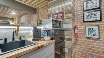 Apartment (0 Bedroom) | Interior