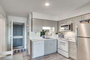 Apartment (2 Bedrooms) | Interior - Atlantic Beach Condo w/ Balcony & Beach Access! (Atlantic Beach)