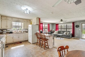House (3 Bedrooms) | Interior
