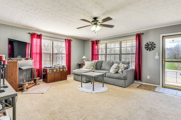 House (3 Bedrooms) | Front of property - Furnished Deck & Fire Pit: Greeneville Home! (Mosheim)