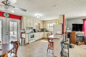 House (3 Bedrooms) | Interior