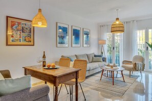Smart TV - Casita Bonita - one bedroom apartment with private garden in Jávea (Jávea)