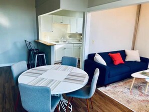 Interior - Apartment over shops in Bath Historic District (Bath)