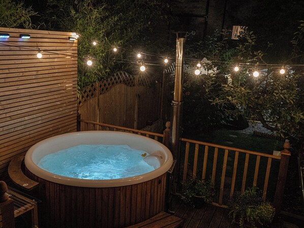 Cottage | Outdoor spabad