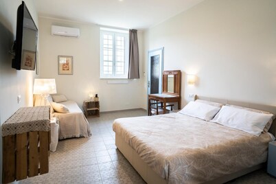 Riobasco Guesthouse - Scirocco Room - triple with internal bathroom