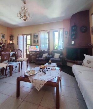 Télévision, cheminée