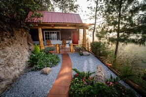 Exterior - Cozy mountain Cabin with great views. Finca Chuchiyá (Tecpán Guatemala)