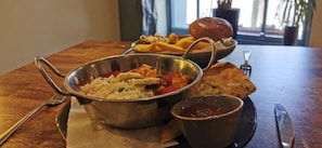 Dining - Rose and Crown (Goodwick)