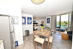 Interior - After Dune Delight At EB&T Dog Friendly (Fort Myers Beach)