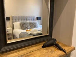 1 chambre, bureau, fer et planche à repasser, Wi-Fi
