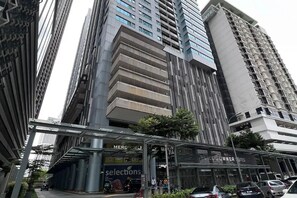 Exterior - 15mins to KLCC, 5mins to Metro

 (Kuala Lumpur)