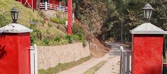 Cozy Loft Cabin on a private mountain. Terrace with views of the volcanoes. 