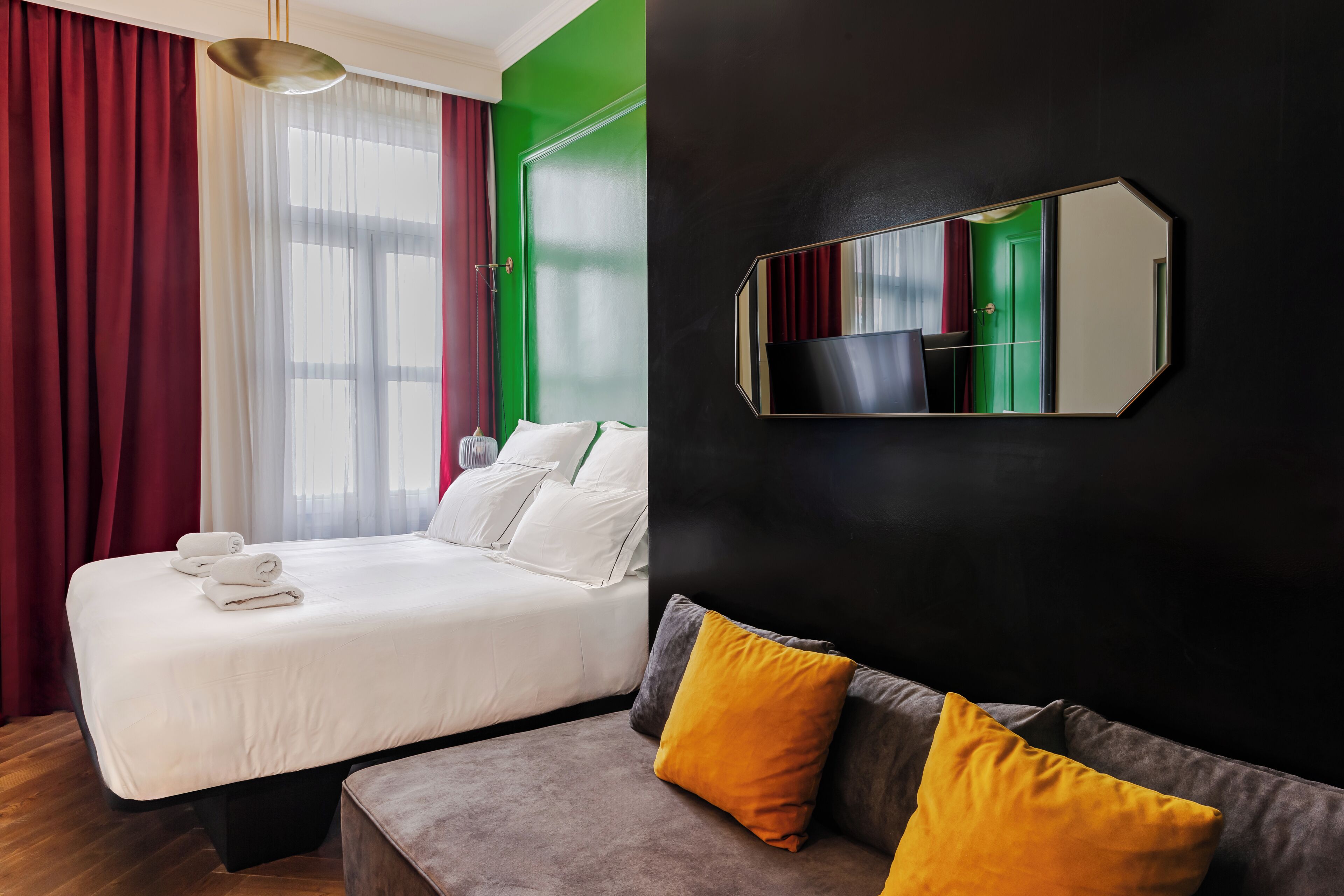 Bộ đồ giường cao cấp, chăn bông, nệm có lớp đệm bông 