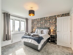 5 bedrooms, free WiFi, bed sheets