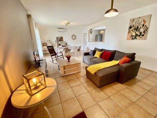 Villa*** 6p, 3ch avec grand jardin arboré clos, clim, village classé de Vogue