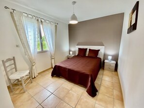 3 slaapkamers, een strijkplank/strijkijzer, wifi