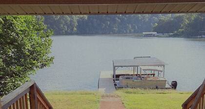 Beaver Den Rustic lake house
right on shoals Creek and Wilson lake