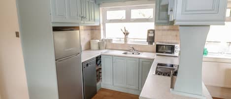Cookware/dishes/utensils