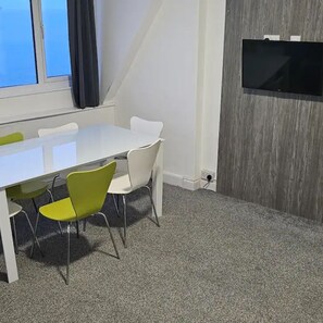 Dining - Farina No9, Sea view apartment sleeping 7 guests (Bridlington)
