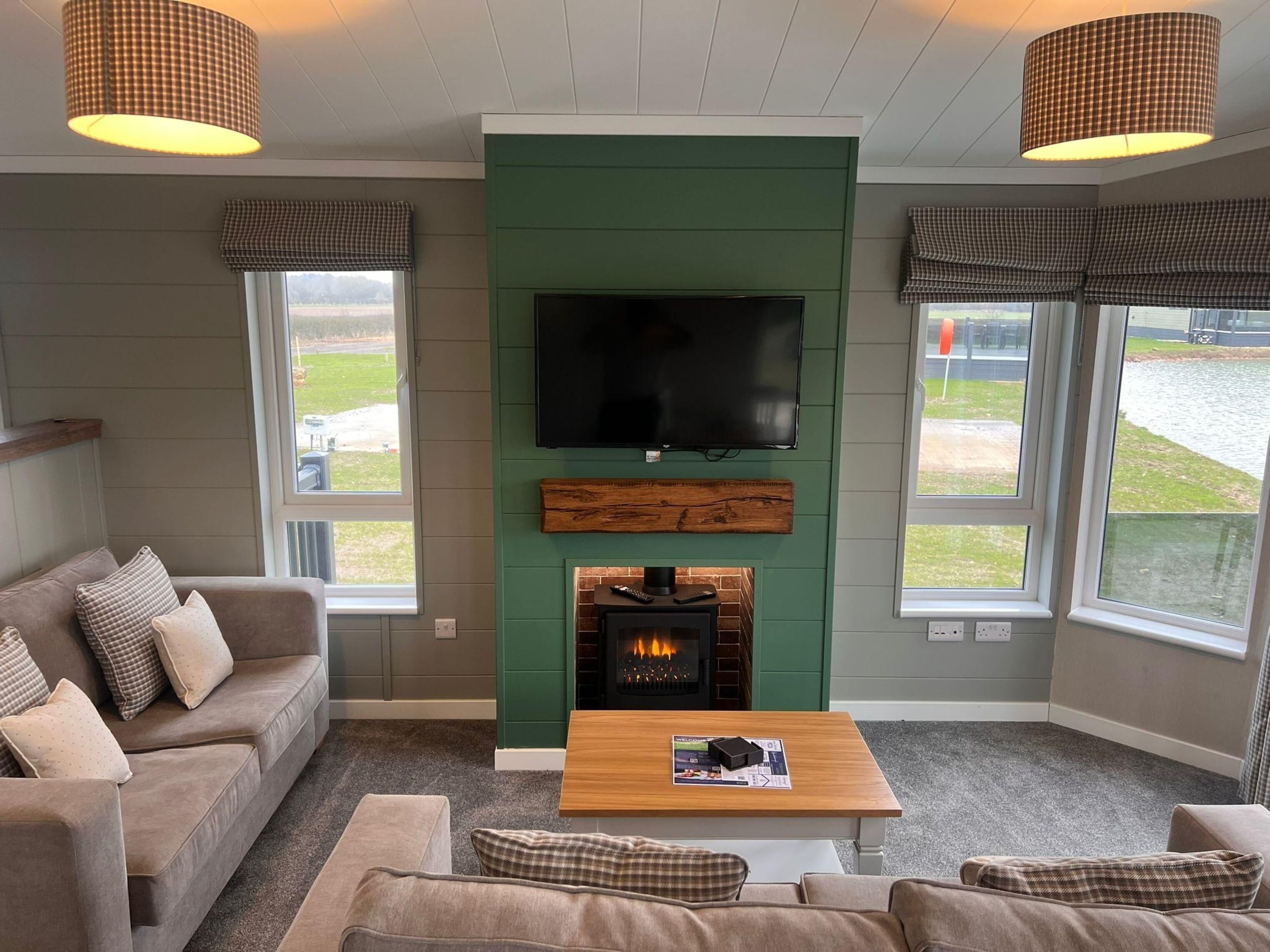 Standard Room, 2 Bedrooms, Kitchenette, Lakeside (Hot Tub)